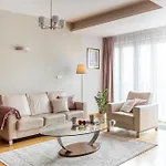 Big Prestige - 6 Min Main Square Apartman *