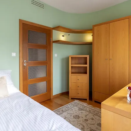 Big Prestige - 6 Min Main Square *