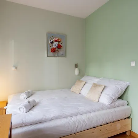 Big Prestige - 6 Min Main Square *