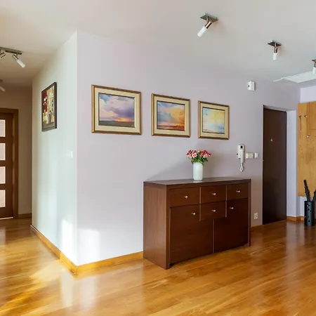 Big Prestige - 6 Min Main Square Apartamento