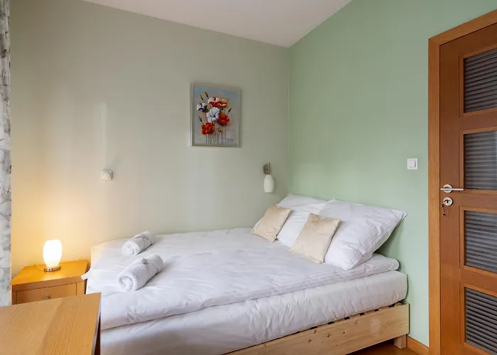 Big Prestige - 6 Min Main Square *